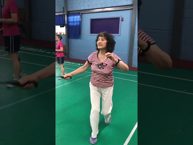 70 old Granny named Chuan plays badminton!|2