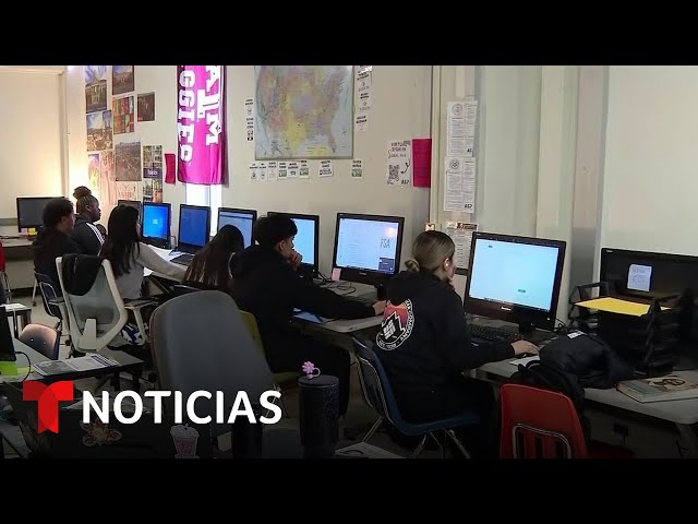 Estudiantes tienen dos días para pedir ayuda federal | Noticias Telemundo