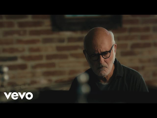 Ludovico Einaudi - Rolling Like A Ball (Official Live Performance Video)