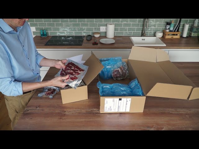 Unboxing eines aufgeschnittenen Vorderschinkens (spanischen "Jamon") von ibergour.com