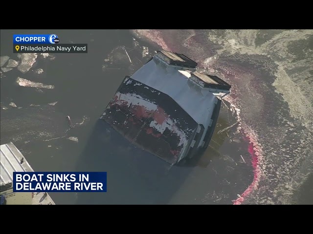 Boat sinks near Navy Yard in South Philadelphia