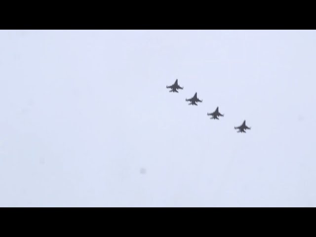 Gripen and F-16 Formation Flight B-roll