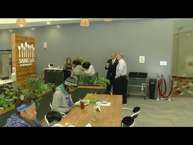 Toledo leaders share meal at SAME Cafe to mark beginning of MLK Day celebrations