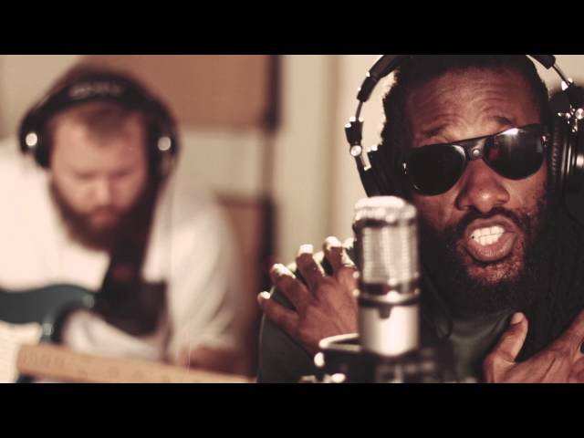 Junior Kelly - Everybody Needs Somebody (Live Studio Session)