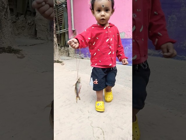 Cute baby playing with fish #babyfish #fishshorts #fishvideo #mach #machervideo #babyshark