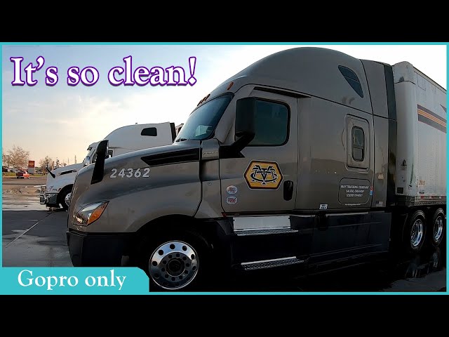 My First Truck Wash! - Rookie Trucking Vlog #19