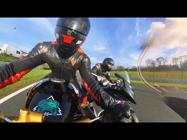 Testing Honda CBR 600 F4I at Brands Hatch Indy