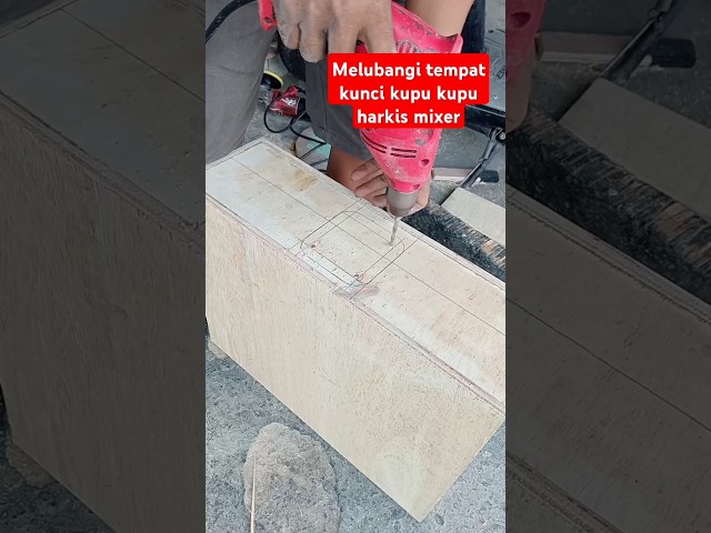 Membuat lubang kunci kupu kupu