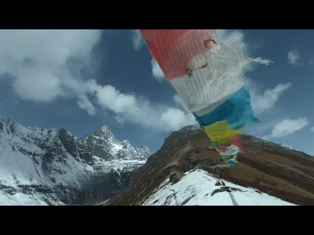 Tibetan Prayer Flags & HIMALAYAN PEAKS of Nepal (VR180 / virtual reality!)