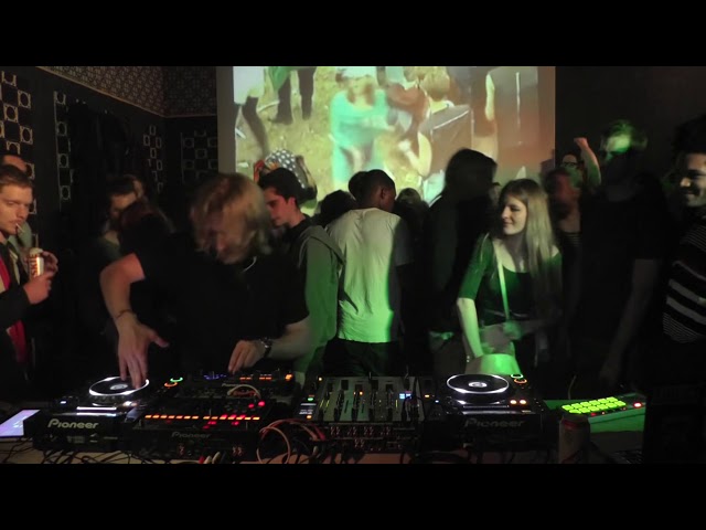 James Zabiela scratching (2012 Boiler Room) — fixed audio sync