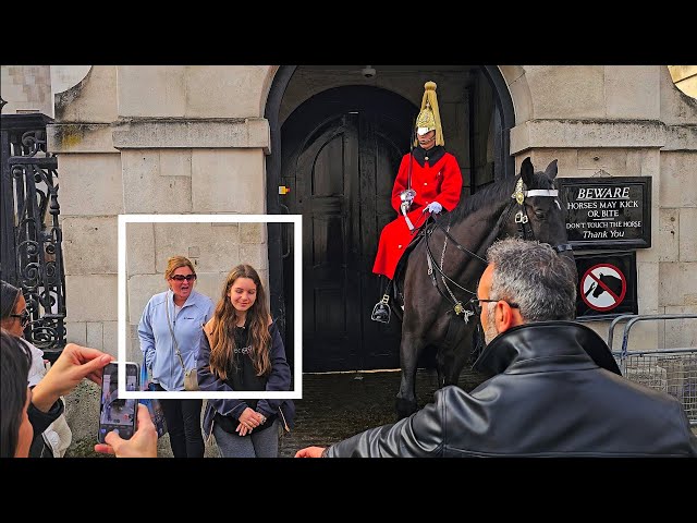 AMERICAN TOURIST ERUPTS AND YELLS GET OVER THE LINE AT TEENAGE GIRL at Horse Guards!