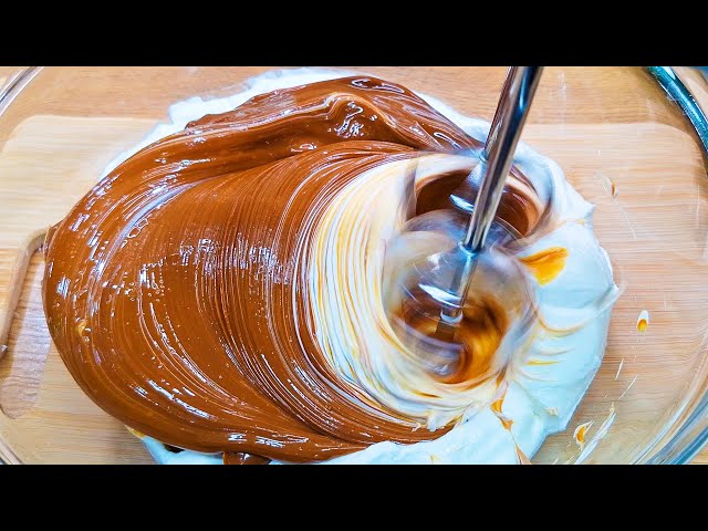 Mix boiled condensed milk and sour cream! Simple cake recipe with 3 ingredients. No baking.