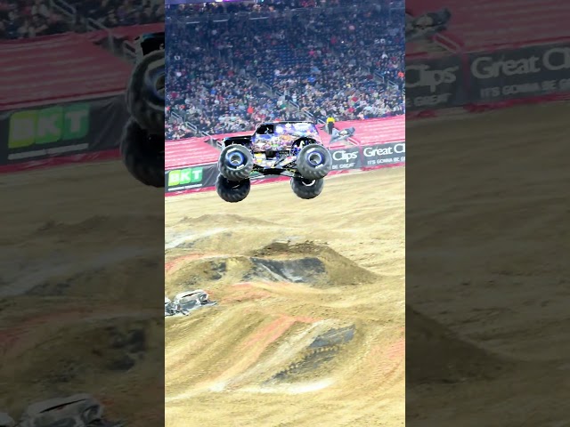 SEND IT like Ryan Anderson with the Losi LMT Son-uva Digger RC Monster Truck 🚀 #rcmonstertruck