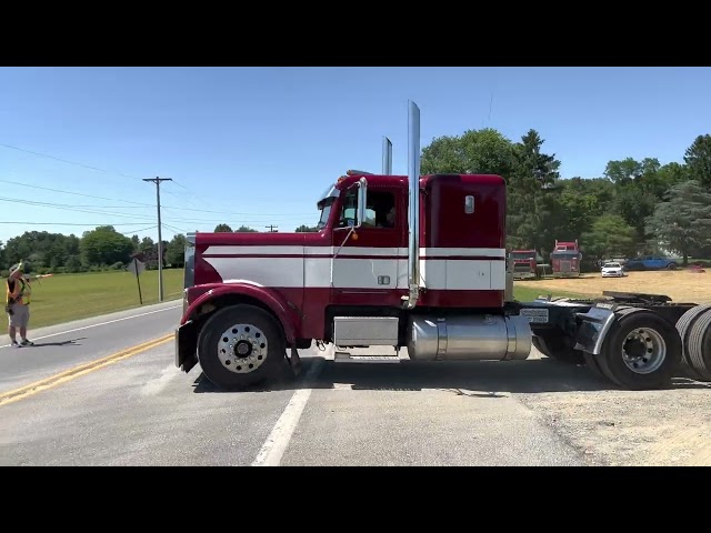 Bad ass Freightliner flc leaving the show