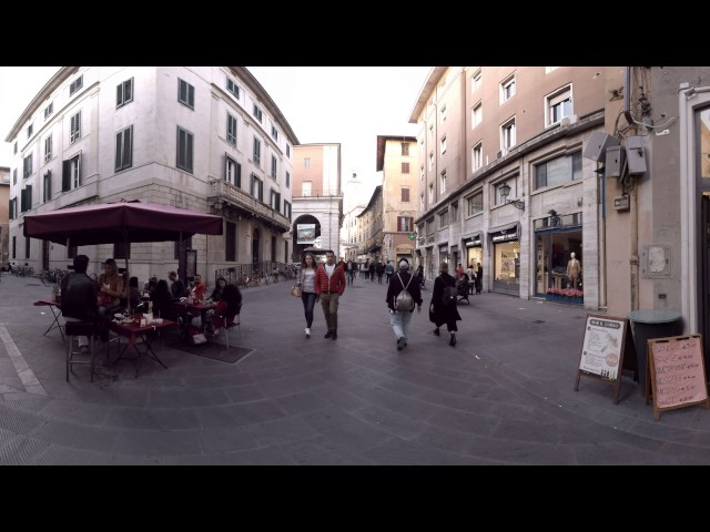 360 video: Pisa's Corso Italia, Italy