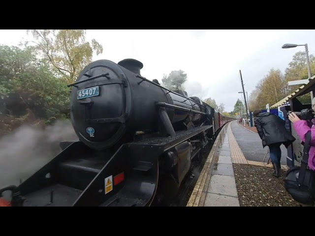 Steam train departs from Helensburgh Upper on 2022/10/30 at 1420 in VR180