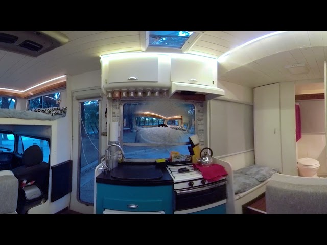 VAN TOUR 360° - VW Kombi Mi Arlequín Modelo 81.