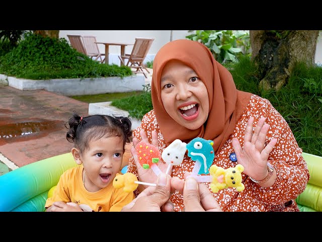 Aracelli Bermain Perosotan Mandi Bola & Meletuskan Balon Air - Nursery Rhymes Kids Song