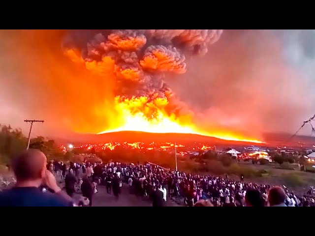 8 Massive Volcanic Eruptions Caught On Camera