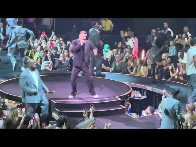 JUSTIN TIMBERLAKE SUIT & TIE LIVE FROM MIAMI