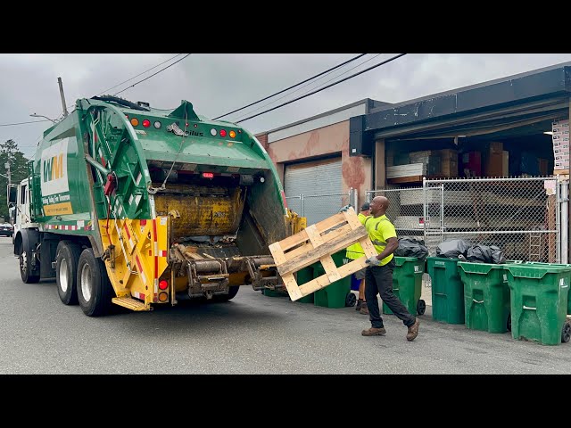 WM Garbage Truck VS Medfords Heavy Trash