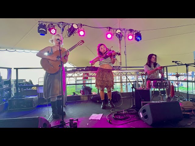 Mary in the Junkyard - Live (acoustic) at Truck Festival 2024