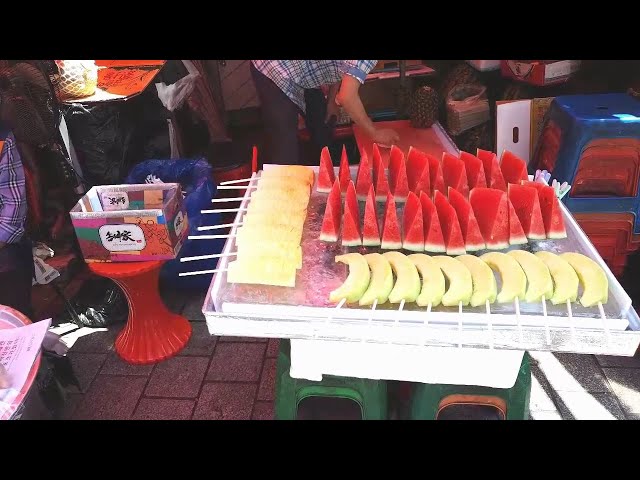 How Koreans Eat Fruits Korean Street Food/snack