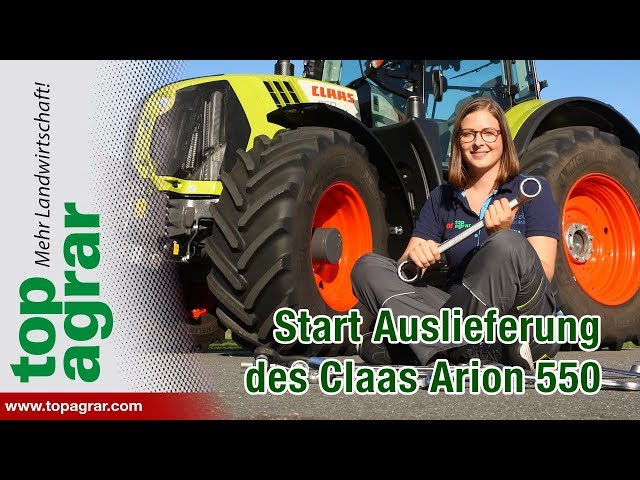 Geheim: Christina liefert den Claas Arion 550 an den ahnungslosen Gewinner aus