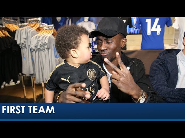 360 Video | Wilfred Ndidi Meets Young Leicester Fan at Signing Session