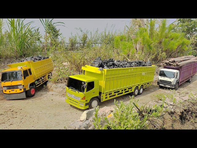 Full Oleng Mobil Truk Tronton Hino 500 Oleng Fuso 220ps Isuzu Giga Dump Truck Terguling di Jembatan