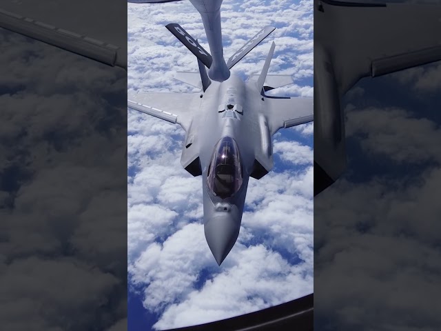 F-35A receive fuel from USAF KC-135 #shorts #military