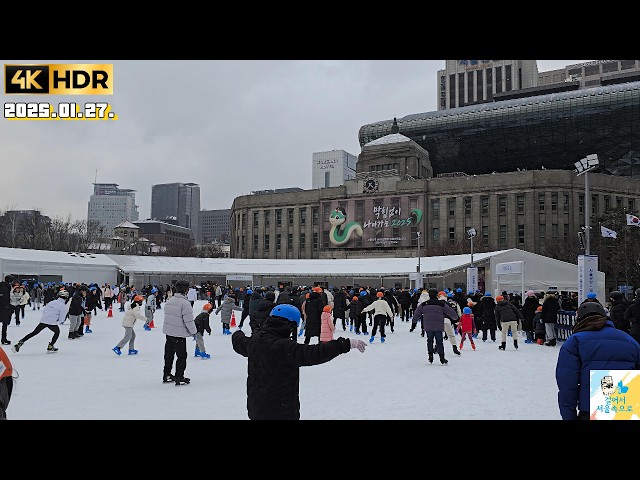 [4K HDR] People having fun with heavy snowfall at Seoul Plaza Skating Rink l seoul vlog