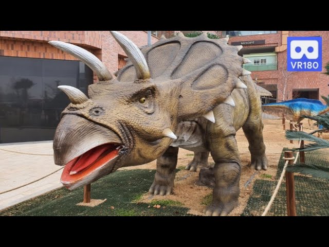 Triceratops, It has three-horned face, in Jurassic Park 3D 180VR 4k