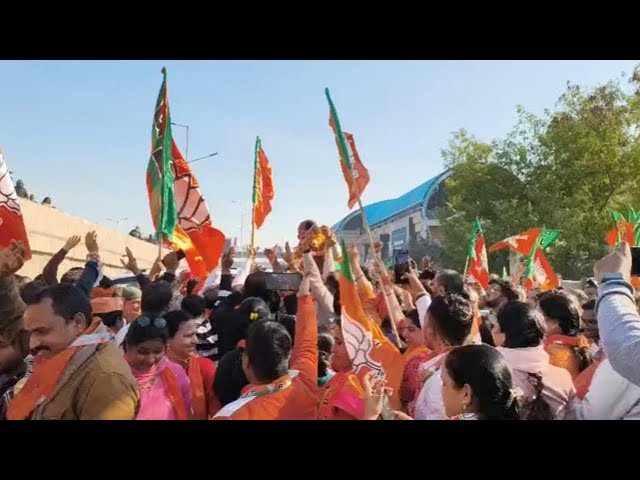 Laxmi Nagar से BJP प्रत्याशी Abhay Verma की जीत के बाद रोड शो में उमड़ा जनसैलाब | Delhi Elections