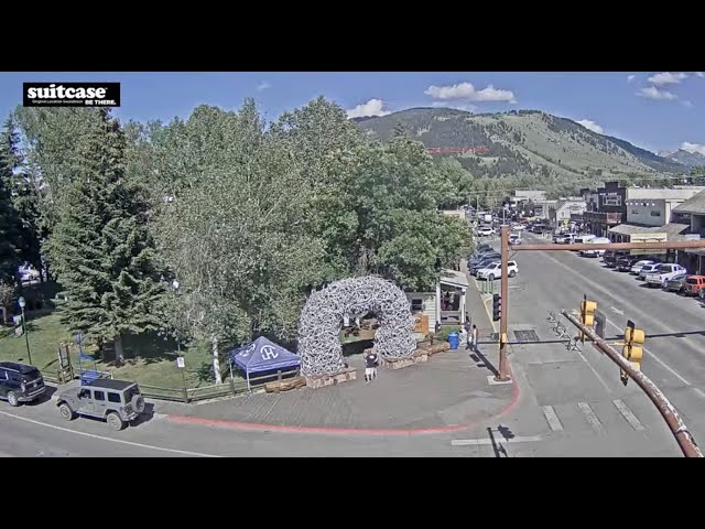 Jackson Wyoming Town Square Live Webcam - SeeJH.com