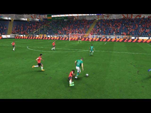 Roy keane breaks some ankles