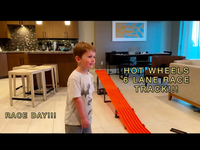 Hot Wheels Track Set Super 6 Lane Raceway!!  LINCON AND SOPHIAH have a race day with their cars!