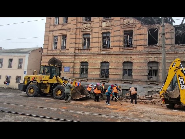 Пошкоджений дроном коледж на Москалівці в Харкові