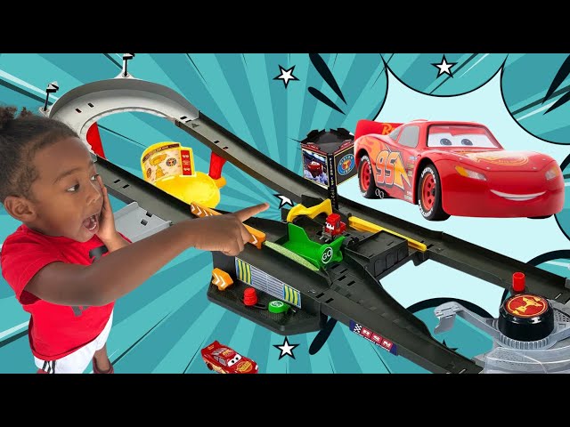 Kingston Race Lightning McQueen and Cars on The Piston Cup Track- Kids Fun