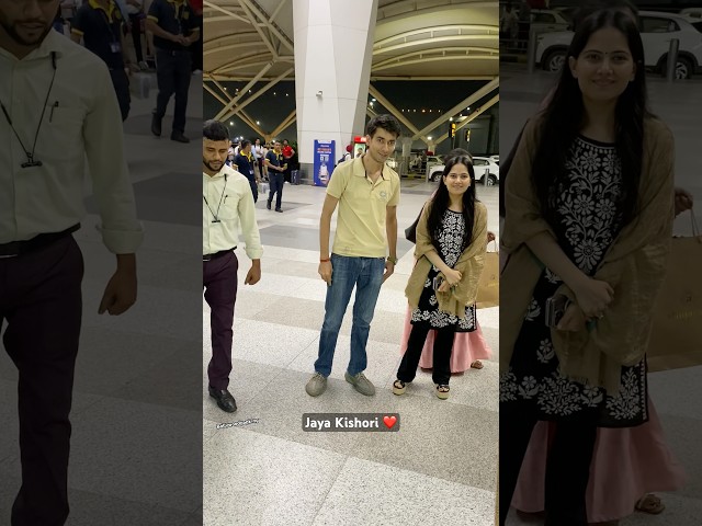 Jaya Kishori snapped at Delhi Airport 😍 #jayakishori #bhajan  #jayakishoribhajan #jayakishoriji