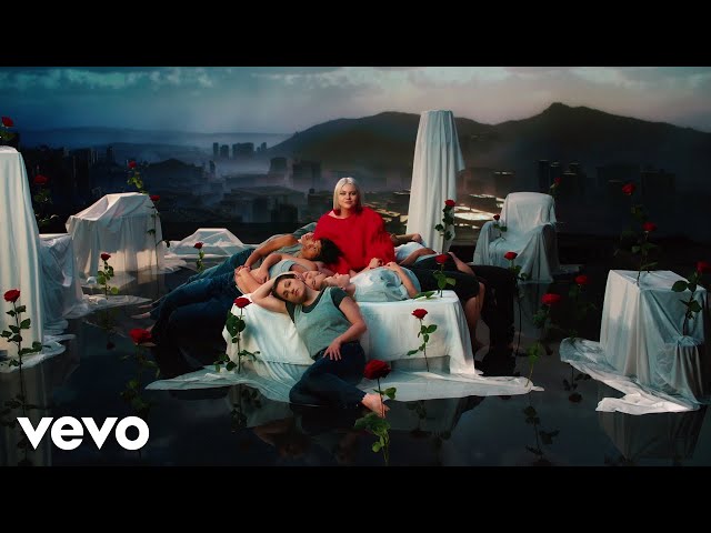 Louane - La pluie (Clip Officiel)