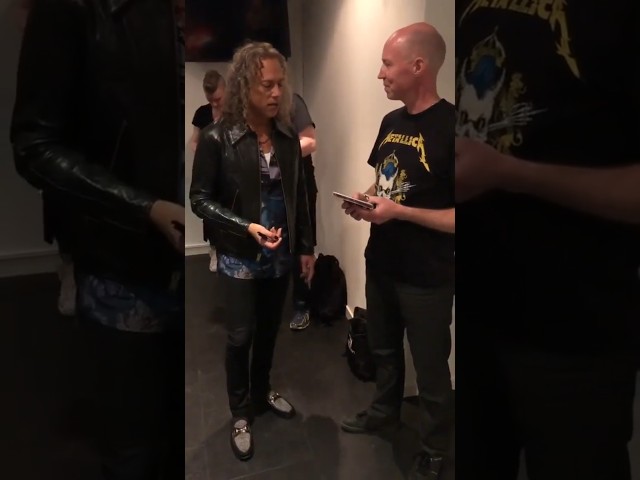 Kirk Hammett with a fan (from Worldwired Tour)