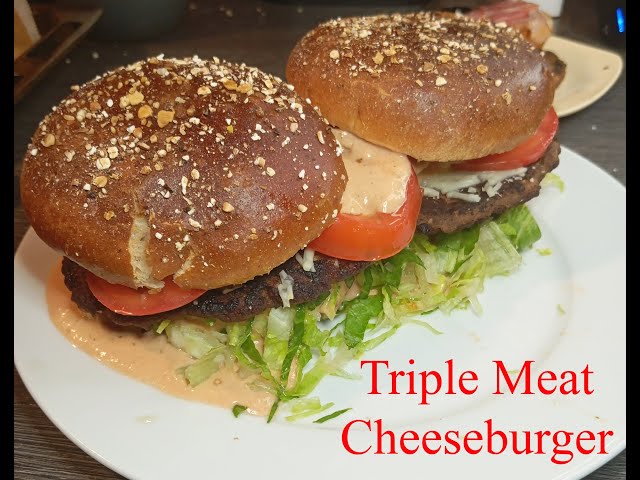 Triple Meat Cheeseburger, dreifach Fleisch, Käse und eine geniale Burgersoße