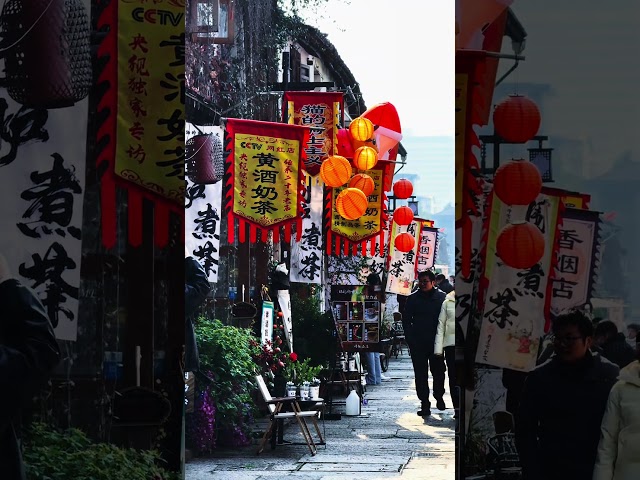 The New Year is approaching, and more people are out on the streets.#chinatown #shaoxing #citylife