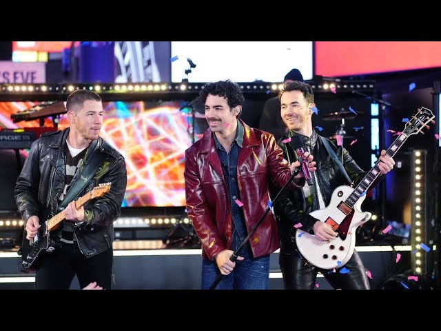 Jonas Brothers - Dreams (The Cranberries) | 123124 Rockin’ NYE [4K]