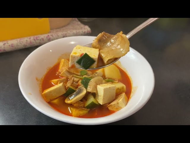 Chilli paste soup (Gochujang Jjigae) | Spicy soup | Korean food | Easy recipe | Cooking Vlog