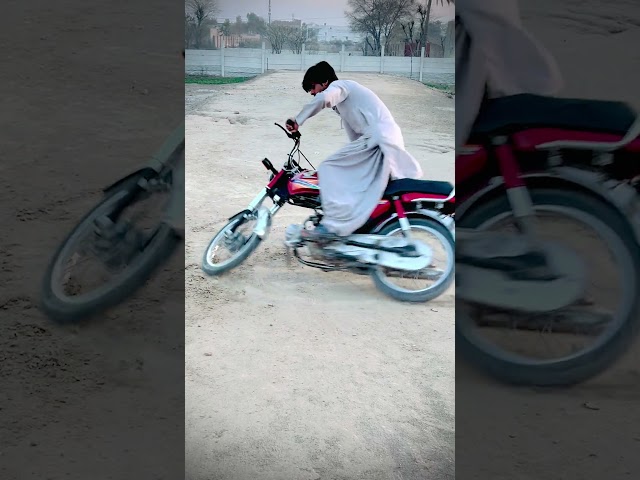 Boy Baneful Bike Stunt 😱😱|| larka ka khatarnaan stunt#shortvideo#trending#viralvideo#viral#attitude