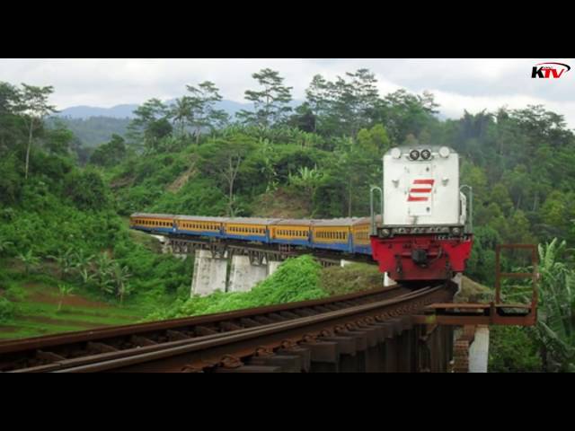 Mogok di Jembatan Cirahong (car broke down on the bridge Cirahong)