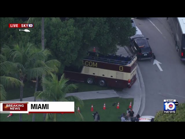 Tour bus crashes into trees in downtown Miami