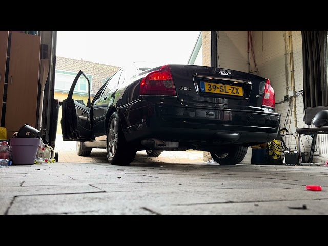 Volvo S80 2.5 T 2006 sound 5 cylinder sound